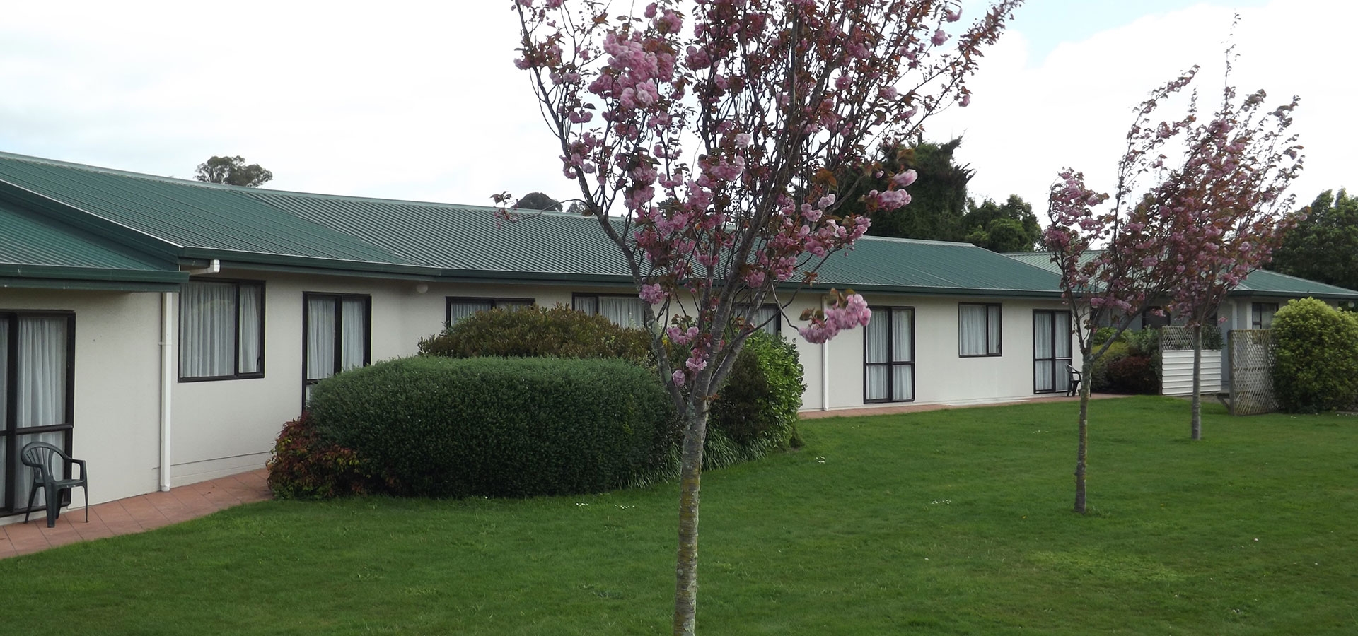 sunny rooms with large grassed area